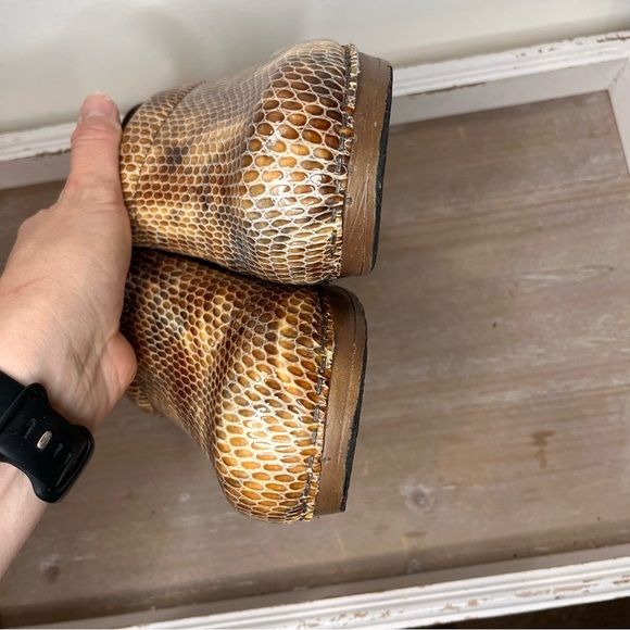 Sanita Tan Snake Skin Embossed Leather Women’s Clogs Rare-Size 38EU, 7.5-8US - Picture 7 of 10